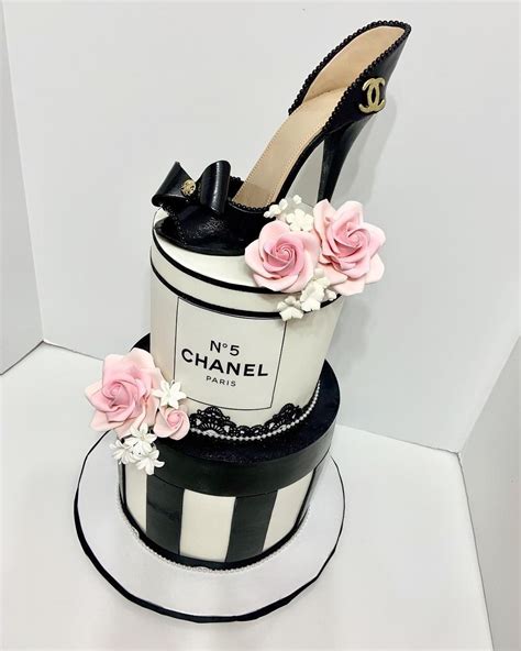 tortadi compleanno chanel|Chanel no 5 cake.